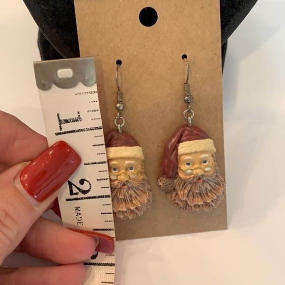 💐5/25 vintage retro Santa hat with glasses resin dangle earrings - Picture 5 of 6